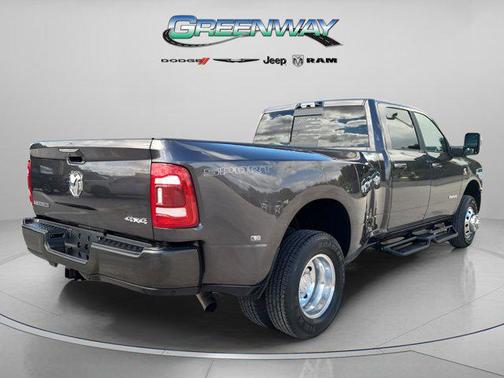 2024 RAM 3500 Laramie Crew Cab 4x4 8' Box