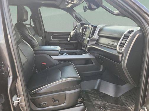 2024 RAM 3500 Laramie Crew Cab 4x4 8' Box