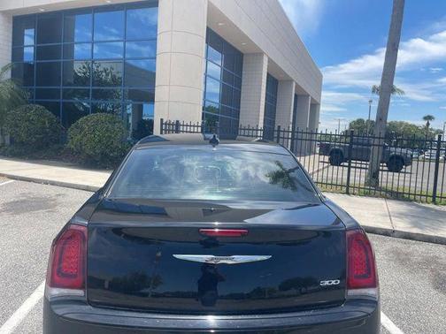 2018 Chrysler 300 Touring