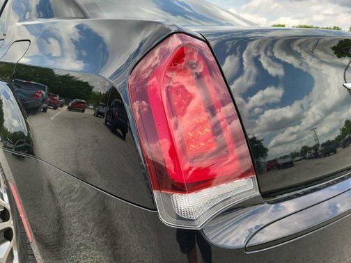 2018 Chrysler 300 Touring