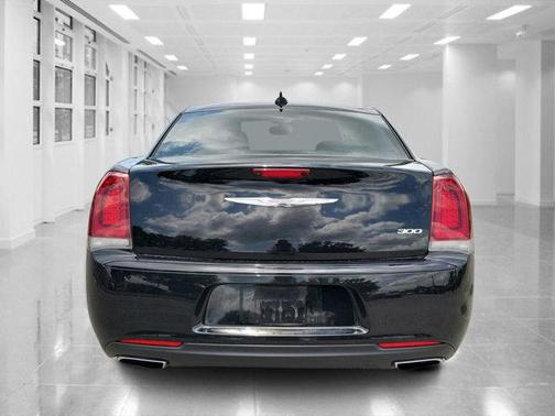 2018 Chrysler 300 Touring