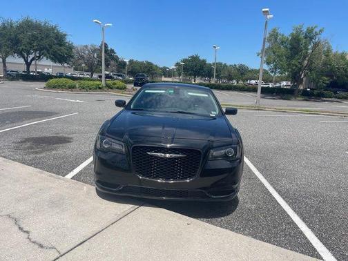 2018 Chrysler 300 Touring