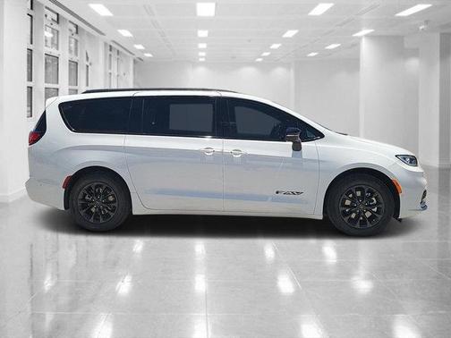 2025 Chrysler Pacifica L