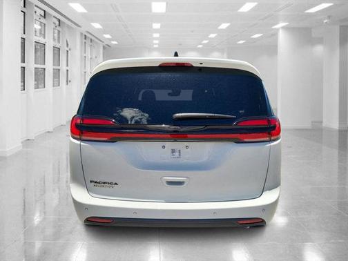 2025 Chrysler Pacifica L
