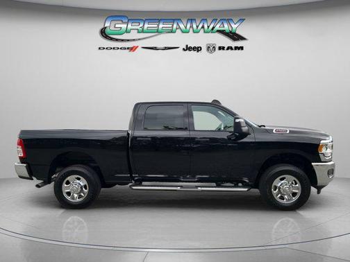 2024 RAM 2500 Tradesman Crew Cab 4x4 6'4' Box