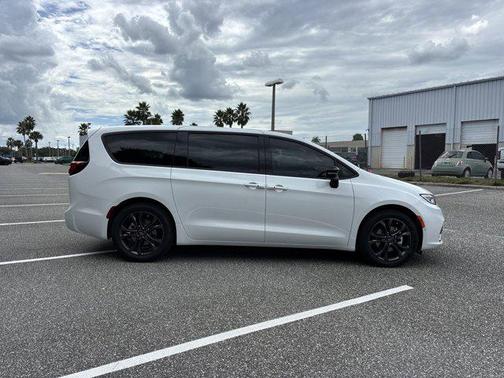 2026 Chrysler Pacifica L