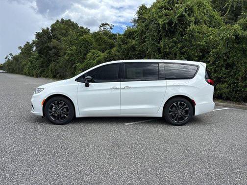 2026 Chrysler Pacifica L