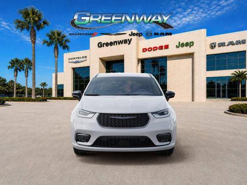 Bright White Clearcoat 2026 Chrysler Pacifica L