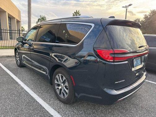 2022 Chrysler Pacifica L