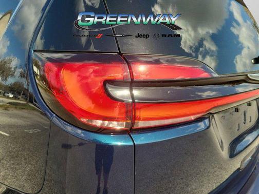 2022 Chrysler Pacifica L