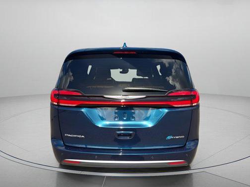 2022 Chrysler Pacifica L