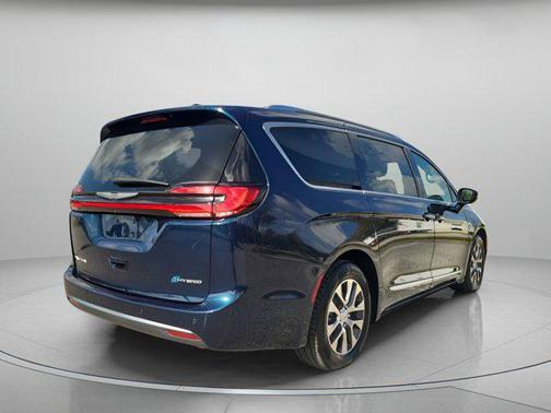 2022 Chrysler Pacifica L