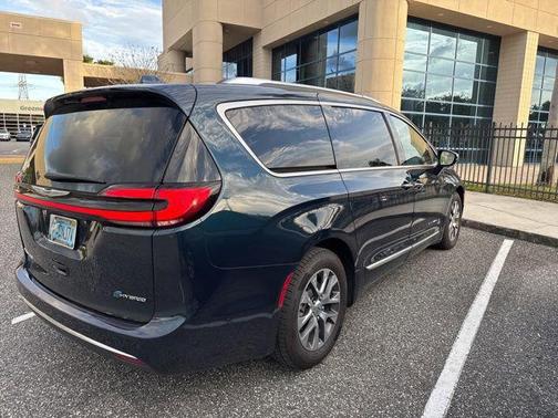 2022 Chrysler Pacifica L