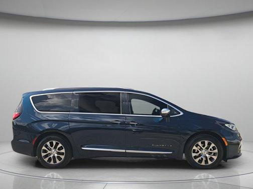 2022 Chrysler Pacifica L