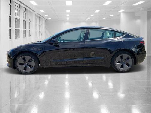 2022 Tesla Model 3 Standard Range