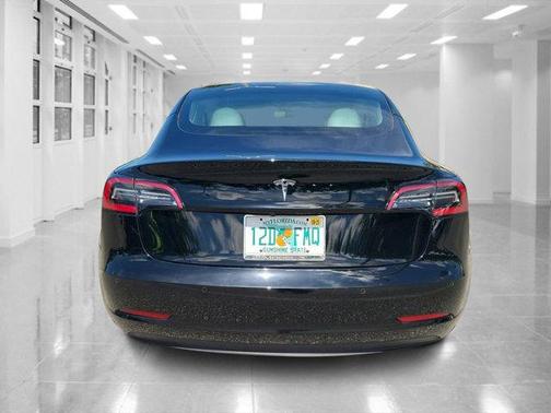 2022 Tesla Model 3 Standard Range