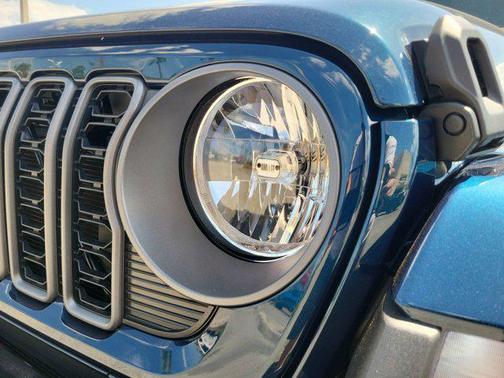 2025 Jeep Gladiator Nighthawk