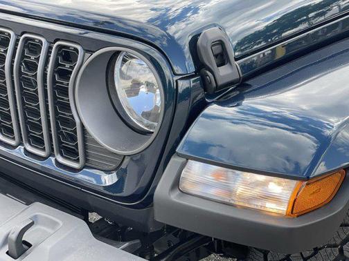 2025 Jeep Gladiator Nighthawk