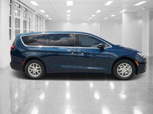 2025 Chrysler Pacifica L