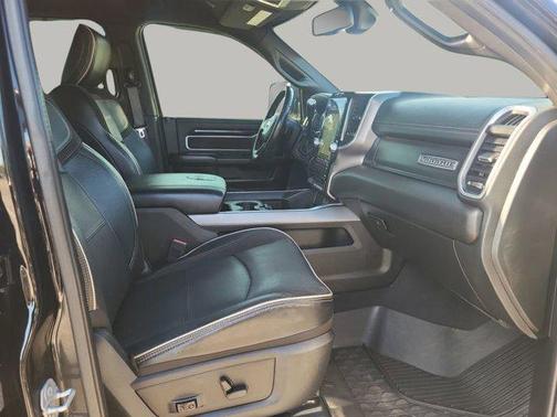 2020 RAM 2500 Laramie Crew Cab 4X4 6'4' Box