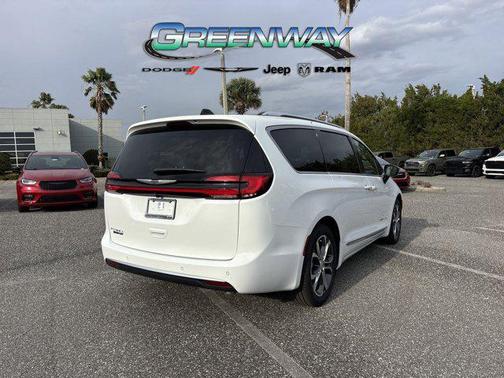 2026 Chrysler Pacifica L