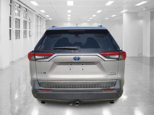 2020 Toyota RAV4 Hybrid XLE
