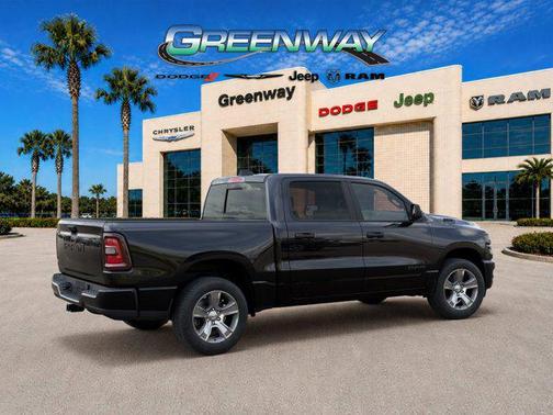 Diamond Black Crystal Pearlcoat 2026 RAM 1500 Express
