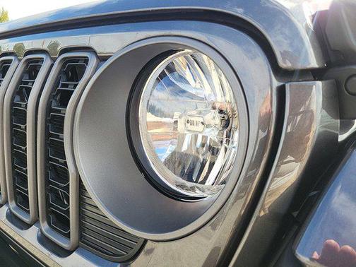 2025 Jeep Gladiator Nighthawk
