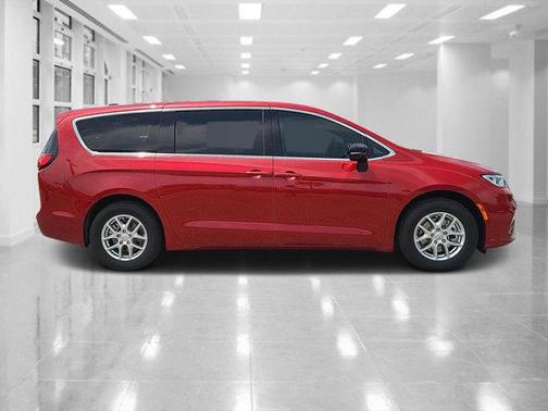 2025 Chrysler Pacifica L