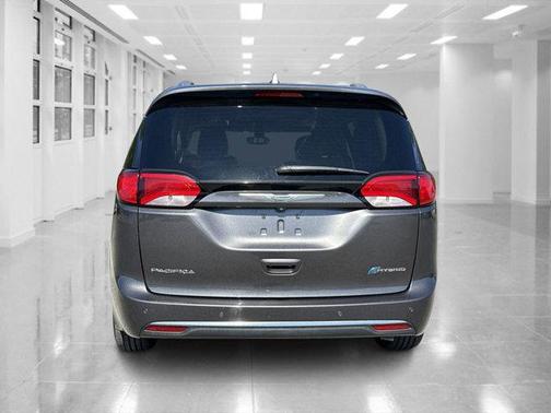 2017 Chrysler Pacifica Hybrid Platinum