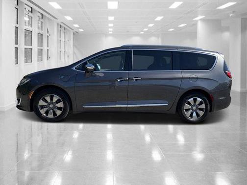 2017 Chrysler Pacifica Hybrid Platinum