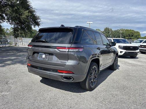 2025 Jeep Grand Cherokee Summit