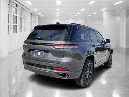 2025 Jeep Grand Cherokee Summit