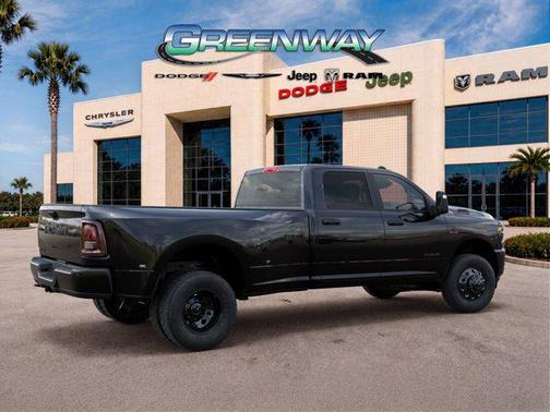 Diamond Black Crystal Pearlcoat 2026 RAM 3500 Big Horn Crew Cab 4x4 8' Box