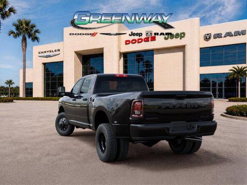 Diamond Black Crystal Pearlcoat 2026 RAM 3500 Big Horn Crew Cab 4x4 8' Box