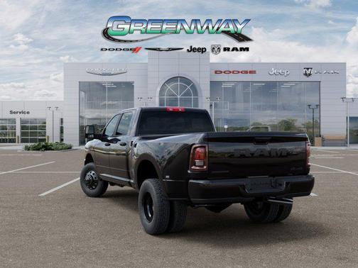 Diamond Black Crystal Pearlcoat 2026 RAM 3500 Big Horn Crew Cab 4x4 8' Box