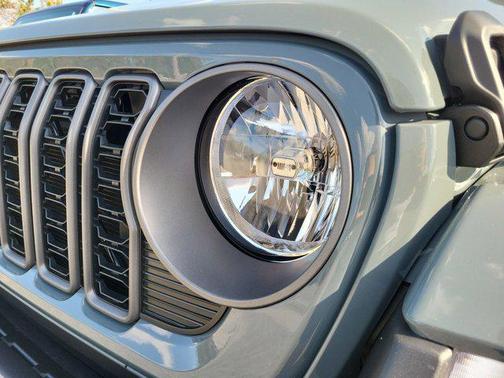 2025 Jeep Gladiator Nighthawk