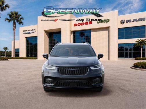 Diamond Black Crystal Pearlcoat 2026 Chrysler Pacifica Limited