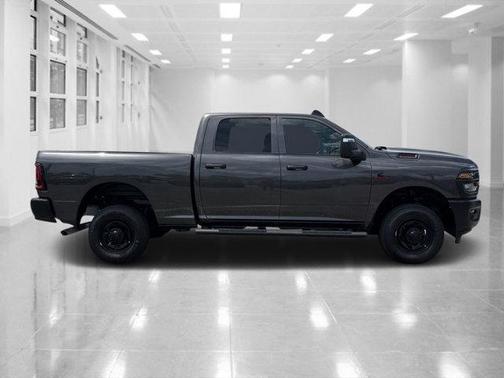 2025 RAM 2500 Tradesman Crew Cab 4x4 6'4' Box