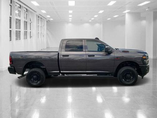 2025 RAM 2500 Tradesman Crew Cab 4x4 6'4' Box
