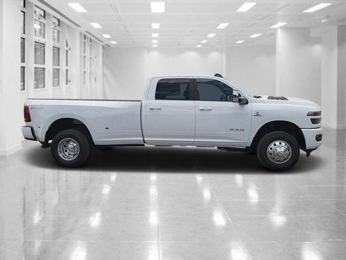 2025 RAM 3500 Laramie Crew Cab 4x4 8' Box
