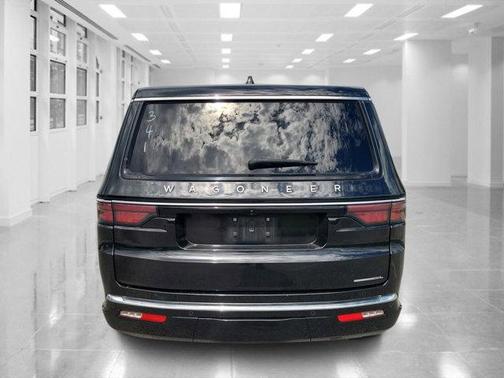 2023 Jeep Wagoneer L Series II 4x2