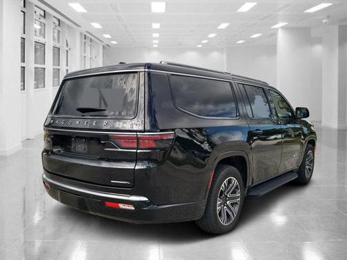 2023 Jeep Wagoneer L Series II 4x2