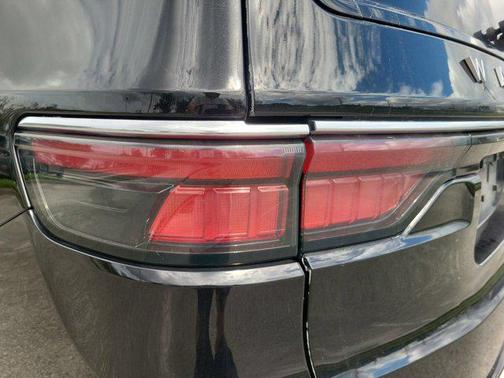 2023 Jeep Wagoneer L Series II 4x2