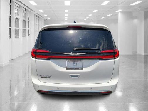 2025 Chrysler Pacifica L