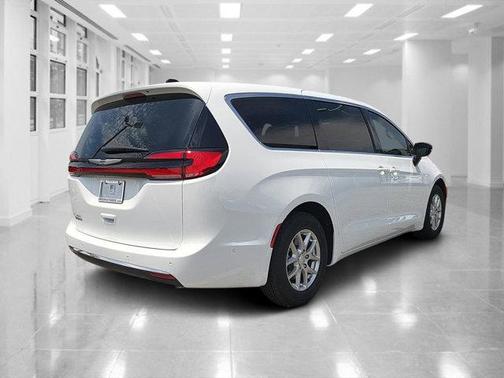 2025 Chrysler Pacifica L