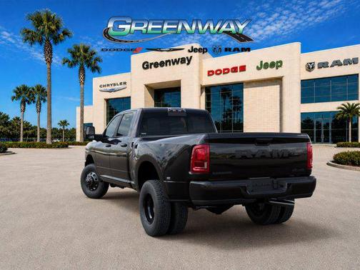 Diamond Black Crystal Pearlcoat 2026 RAM 3500 Laramie Crew Cab 4x4 8' Box