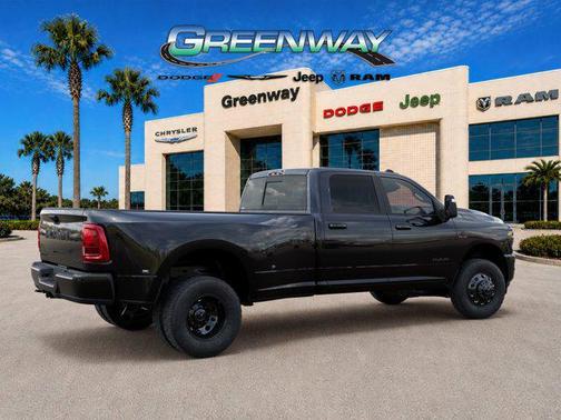 Diamond Black Crystal Pearlcoat 2026 RAM 3500 Laramie Crew Cab 4x4 8' Box