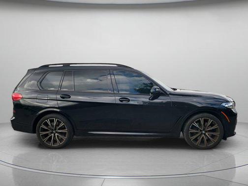2022 BMW X7 M50i