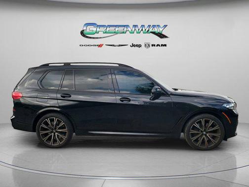 2022 BMW X7 M50i